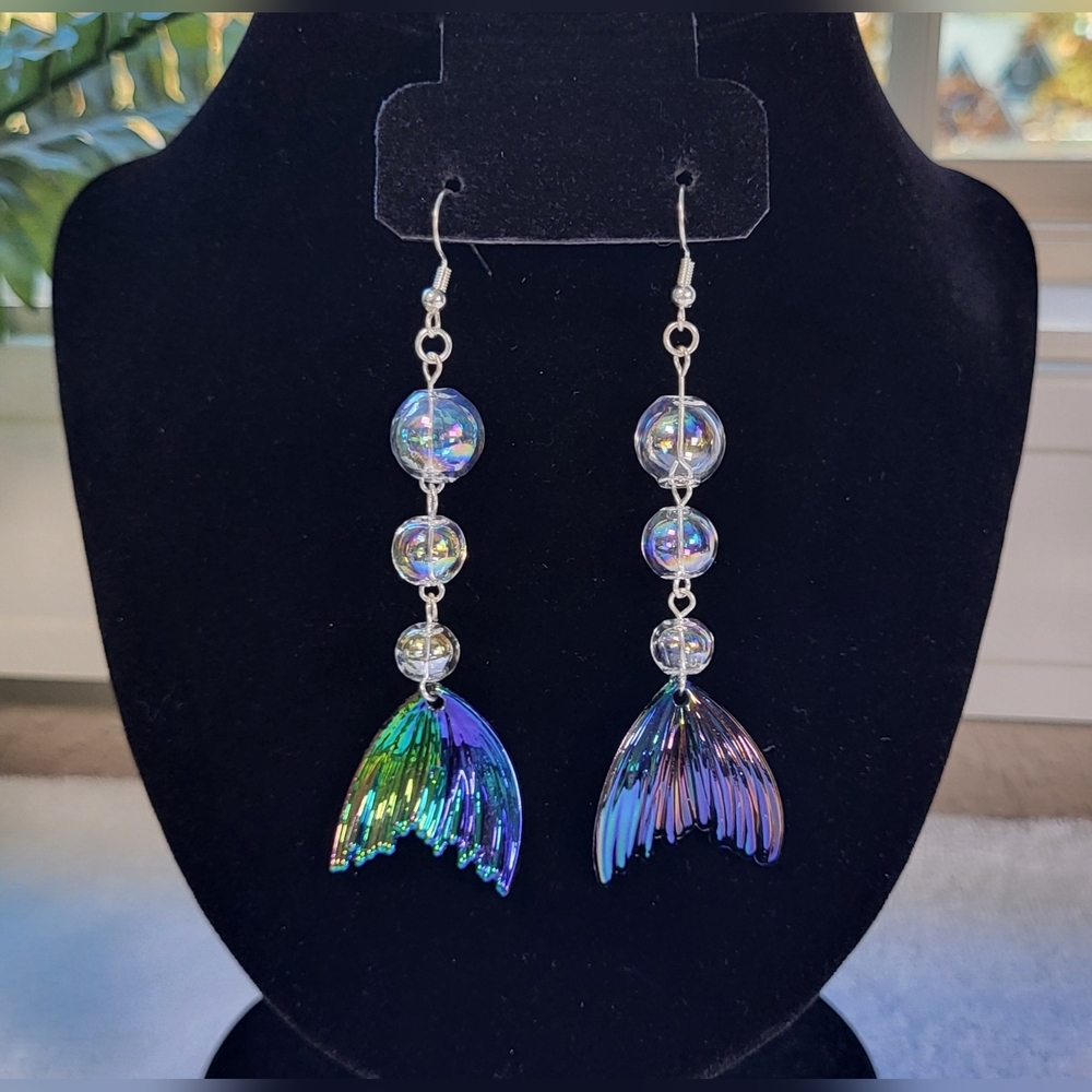 Pearlescent Mermaid Tail Statement Dangle Earrings / Pierced - Picture 4 of 5